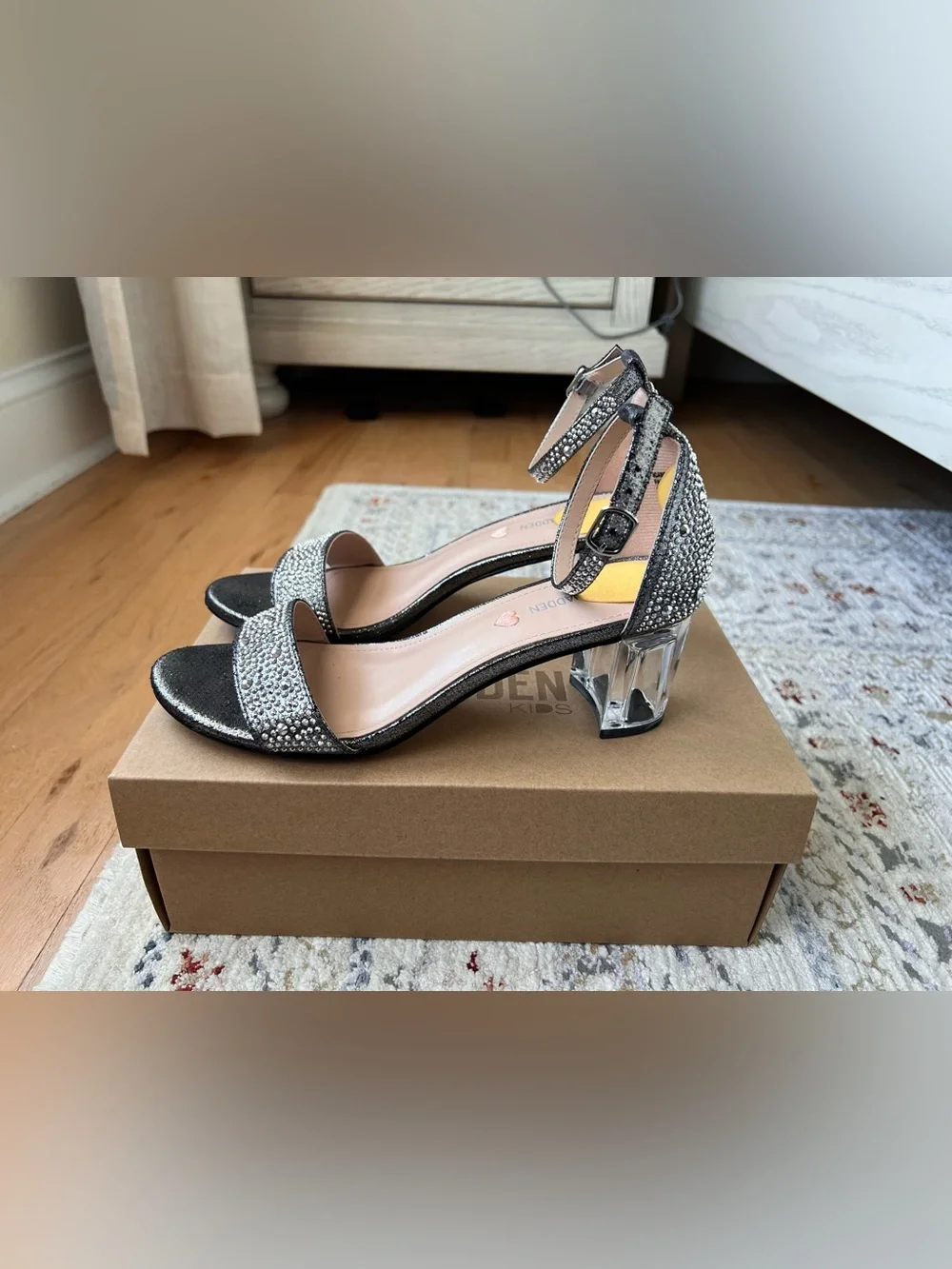 Steve Madden Kids JCARRSON Pewter Rhinestone heels size 5 clear heel